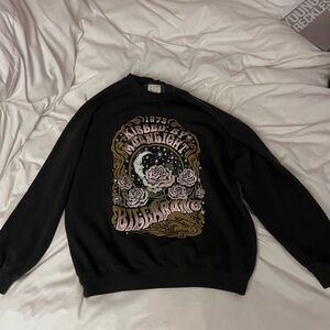 Billabong women’s graphic Crew Neck size small.